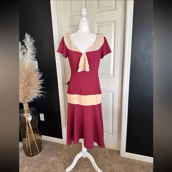 Unique Vintage 1920s Burgundy & Pink Wilshire Flapper Day Dress
Medium (6-8) - Picture 2 of 12